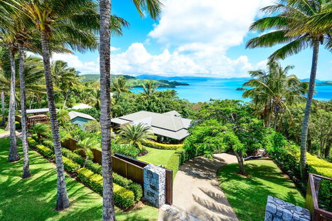 Whitsunday Waters On Hamilton Island - Internet Find 1