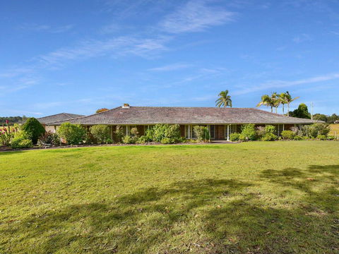 Wine Country Homestead 4-6br House - Internet Find 0