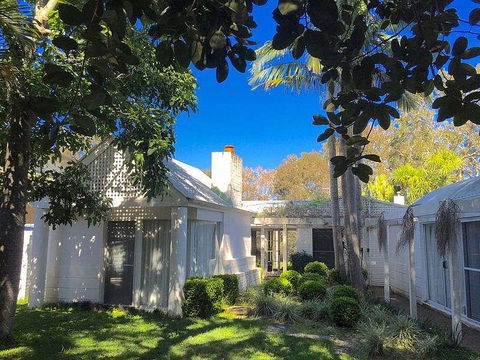 Wisteria Cottage On The Lagoon/Beach - Internet Find 0