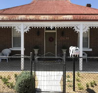 Woodstock Cottage - Internet Find