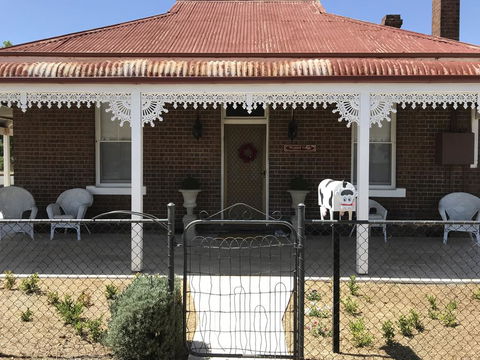 Woodstock Cottage - Internet Find 0