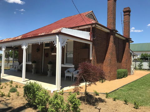 Woodstock Cottage - Internet Find 2