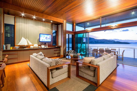 Yacht Club Villa - Internet Find 3