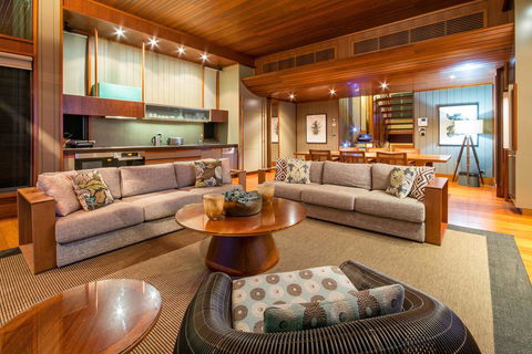 Yacht Club Villa - Internet Find 1