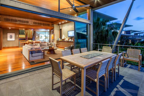 Yacht Club Villa - Internet Find 2