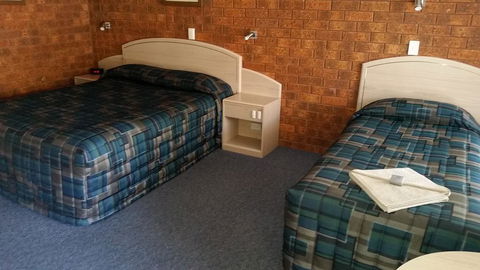 Yambil Inn - Internet Find 1