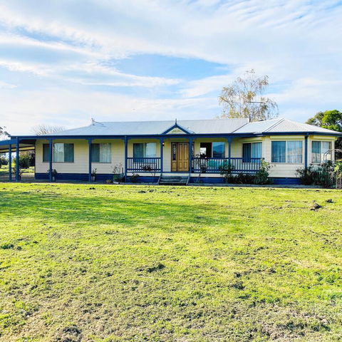 Yarragon 4 Bedroom House In Gippsland - Internet Find 3