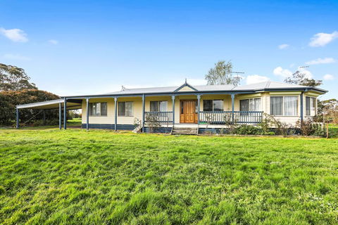 Yarragon 4 Bedroom House In Gippsland - Internet Find 1