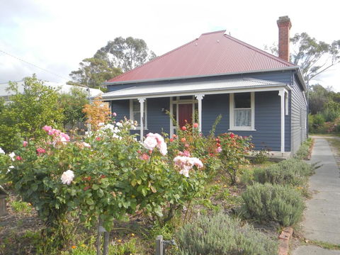 Yarram Cottage: Art And Accommodation - Internet Find 0