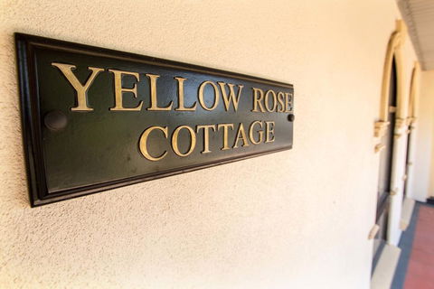 Yellow Rose Cottage - Internet Find 3