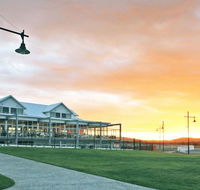 York Cove Holiday Hotel - Internet Find