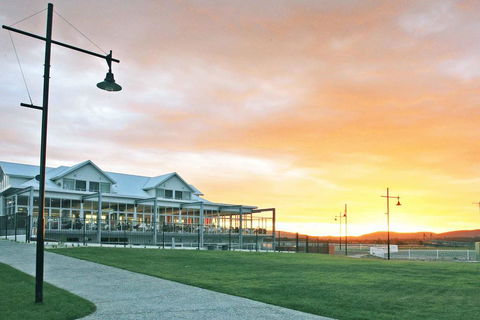 York Cove Holiday Hotel - Internet Find 0