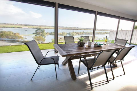 Serenity And Sweeping Murray River Views - Internet Find 1