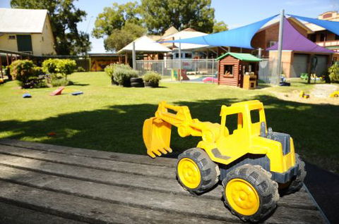 New School Of Arts Neighbourhood House Inc. Neighbourhood Centre, Childcare & OOSH Services - Internet Find 5