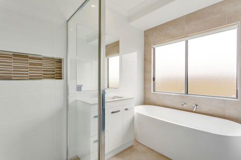 Oakvale Homes Building Group - Internet Find 2