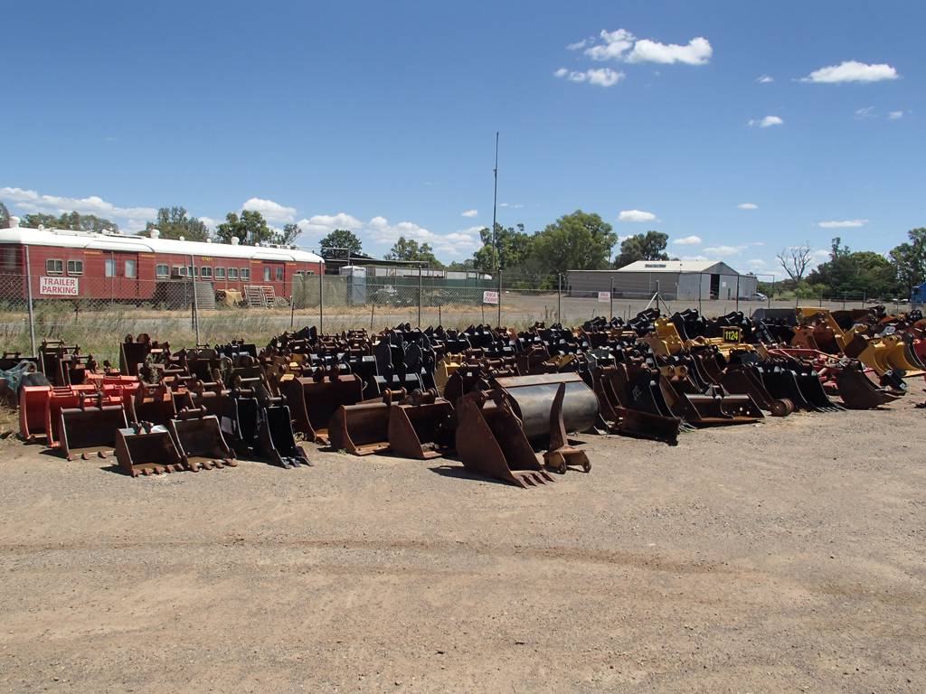 Excavating Earthmovers Dubbo NSW Internet Find