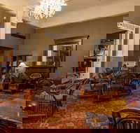 Hadley's Orient Hotel - Internet Find