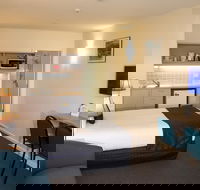 Shoreline Hotel - Internet Find