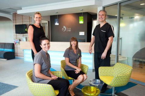 Davis Dr Scott–Specialist Prosthodontist - Internet Find 0