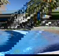 Golden Leaf Motor Inn - Internet Find