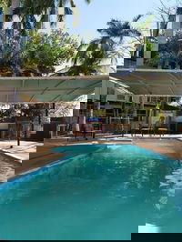 Palm Court Budget Motel Hostel/Backpackers