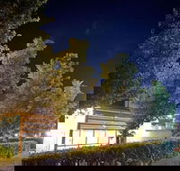 Country Gardens Motel - Internet Find