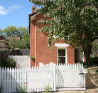 Annies Garden Cottage - Internet Find