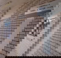 Emerald Tower Motor Inn - Internet Find