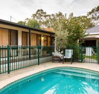Courtsidecottage Bed  Breakfast - Internet Find