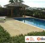 La Mer Home with a Pool - Internet Find