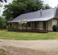 Colonial Inn Guest Rooms - Internet Find
