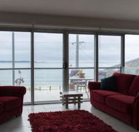 Caseys Beach Retreat - Internet Find