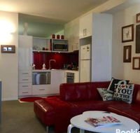 Quiet Laneway Apartment Near Bourke St. Mall - Internet Find