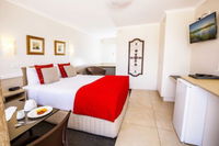 Apple  Grape Motel