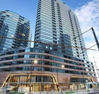 Melbourne Docklands Luxury Seaview Apartment - Internet Find