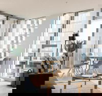 Wyndel Apartments Riverside on Collins - Internet Find