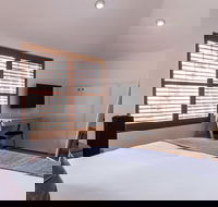 VERA 1BDR South Melbourne Apartment - Internet Find