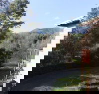 Apple Blossom Retreat - Internet Find