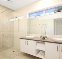 18 on Rayner - swish apartment Myrtleford - Internet Find