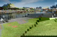 Lake House on Elouera
