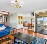 Rocks Retreat House with Sea Views - Internet Find