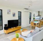 AIRLIE BEACH Delight. Hop skip jump to everything - Internet Find