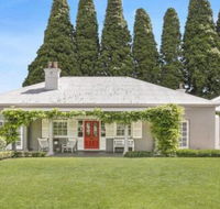 Nattai Lodge house  cottage in beautiful garden - Internet Find