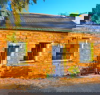 Emma Tiver Heritage Cottage - Internet Find