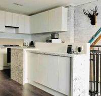 Hotham 3 Bedroom Apt - Internet Find