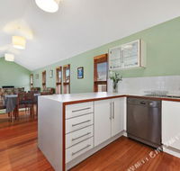 Family Friendly Weatherboard Cottage - Internet Find