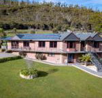 Luxury 6 Bedroom Home with Pool  Spa - Internet Find