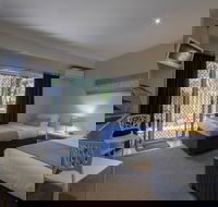 Beach House Bed  Breakfast - Internet Find