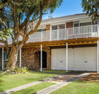 TREETOPS at WERRI BEACH Gerringong 4pm Check Out on Sundays - Internet Find