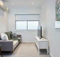 Comfortable Chadstone Flat - Internet Find